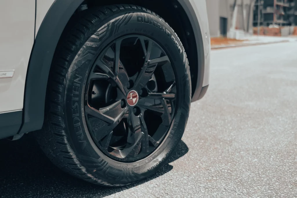 DS DS3 Crossback E-Tense elétrico em destaque com imagem de alta qualidade