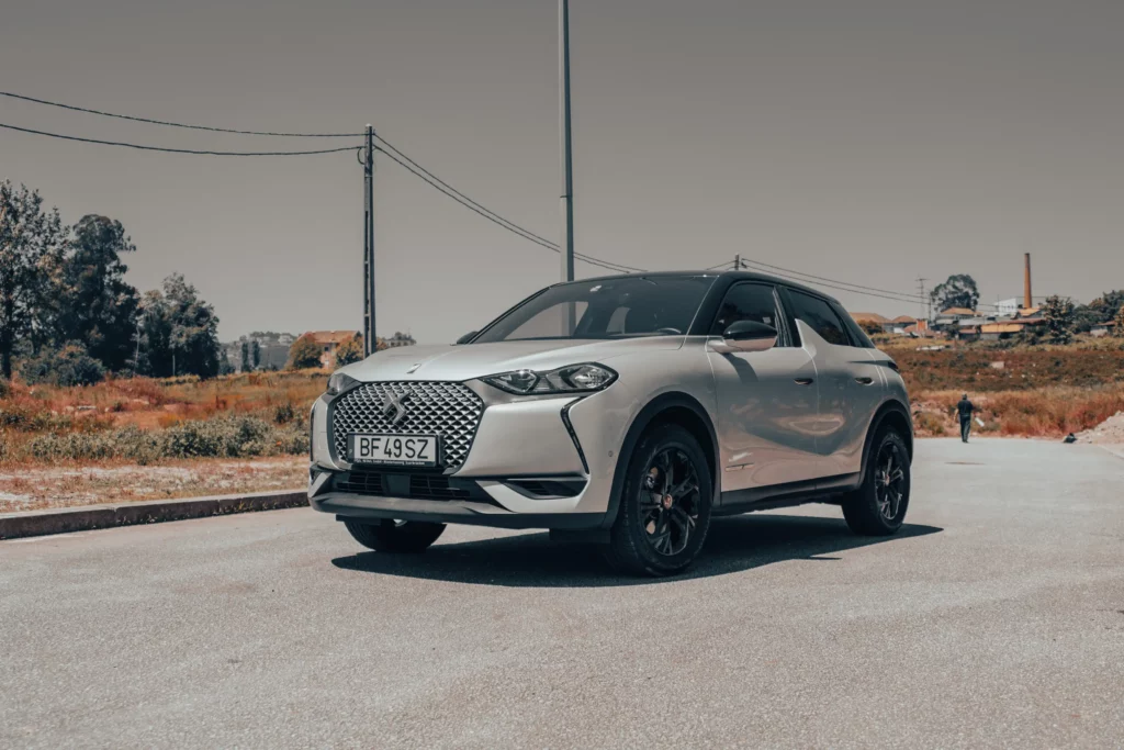 Veículo elétrico DS DS3 Crossback E-Tense exibido em alta resolução
